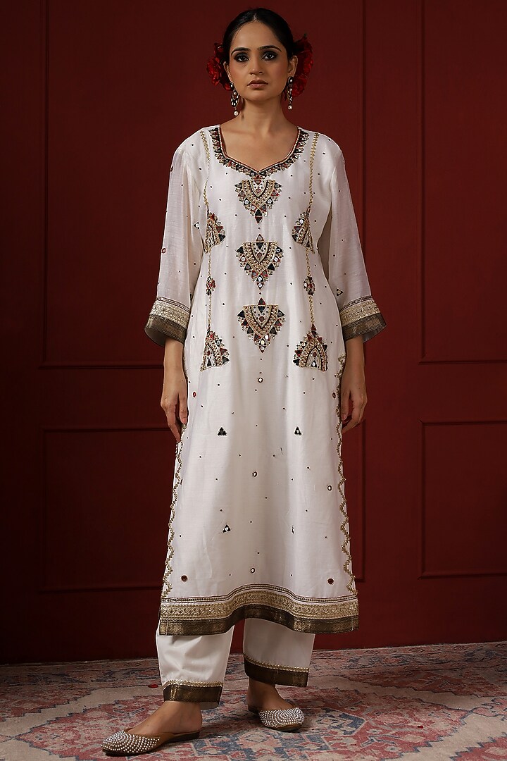 White Silk Hand Embroidered Kurta Set by Sheeshakari at Pernia's Pop Up Shop