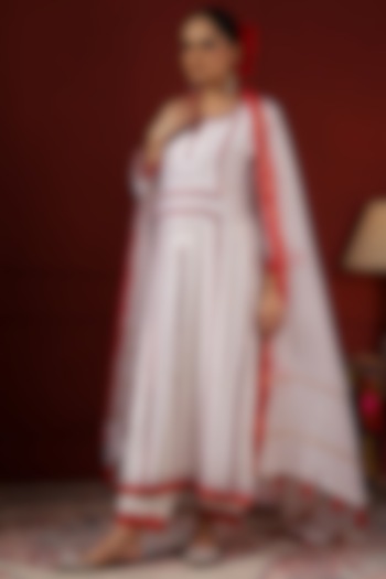 Pearl White & Red Silk Hand Embroidered Kurta Set by Sheeshakari at Pernia's Pop Up Shop