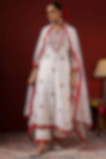 White & Red Silk Hand Embroidered Kurta Set by Sheeshakari at Pernia's Pop Up Shop