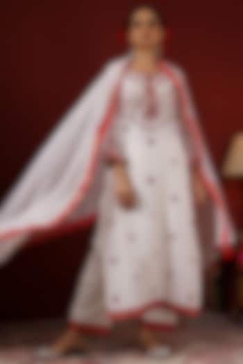 White & Red Silk Hand Embroidered Kurta Set by Sheeshakari at Pernia's Pop Up Shop