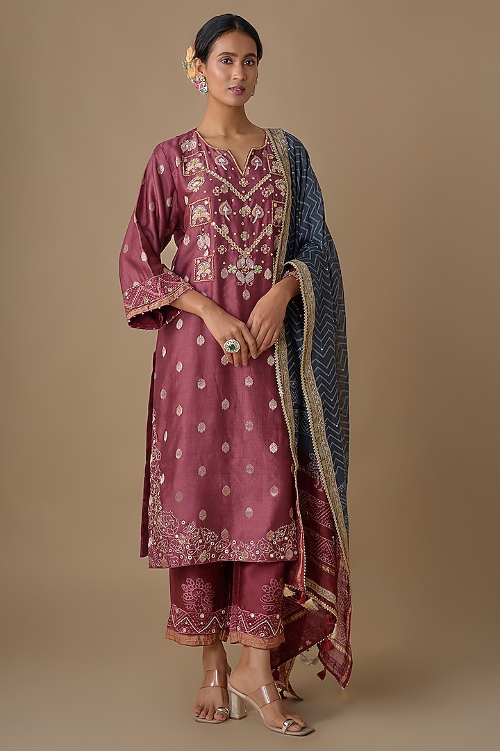 Burgundy Silk Hand Embroidered Kurta Set by Sheeshakari at Pernia's Pop Up Shop