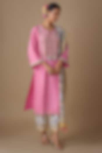 Pink Silk Hand Embroidered Kurta Set by Sheeshakari at Pernia's Pop Up Shop
