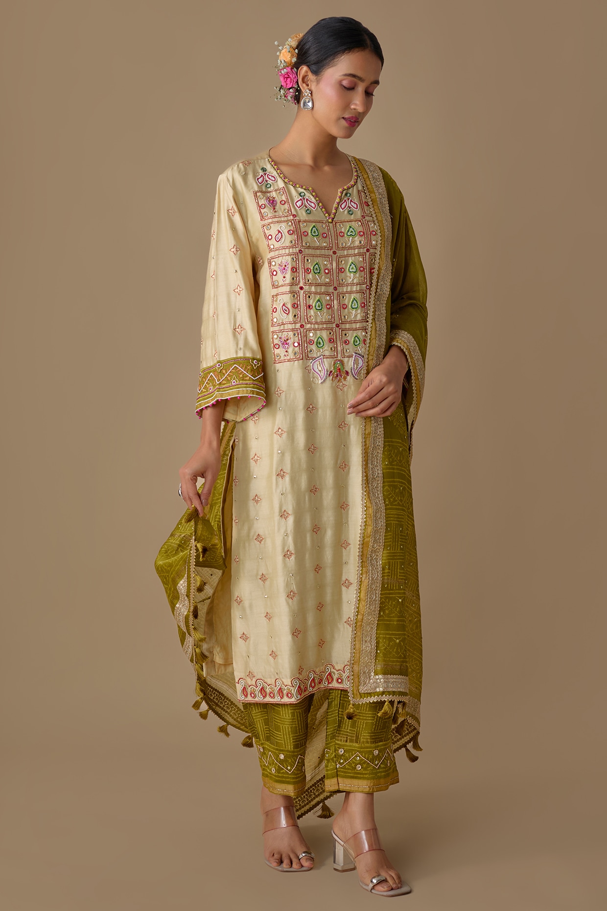 Sheeshakari Green Silk Hand Embroidered Kurta Set
