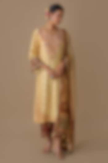Cream Silk Hand Embroidered Kurta Set by Sheeshakari at Pernia's Pop Up Shop