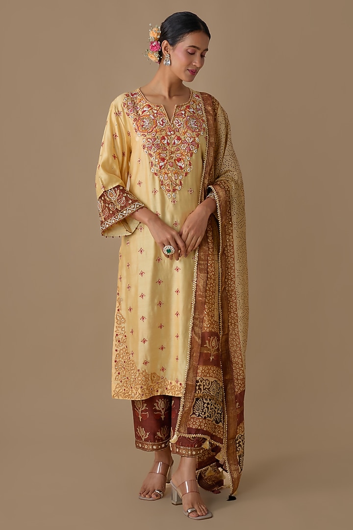 Cream Silk Hand Embroidered Kurta Set by Sheeshakari at Pernia's Pop Up Shop