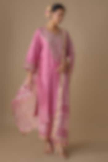 Pink Silk Hand Embroidered Kurta Set by Sheeshakari at Pernia's Pop Up Shop
