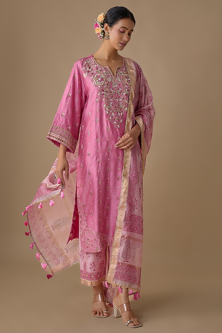 Pink Silk Hand Embroidered Kurta Set by Sheeshakari at Pernia's Pop Up Shop