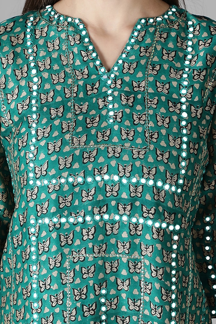 Green Silk Tikki Handwork Kurta Set by Sheeshakari at Pernia's Pop Up Shop