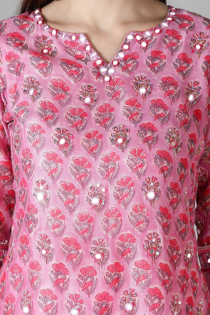 Pink Silk Resham Hand Work Kurta Set by Sheeshakari at Pernia's Pop Up Shop