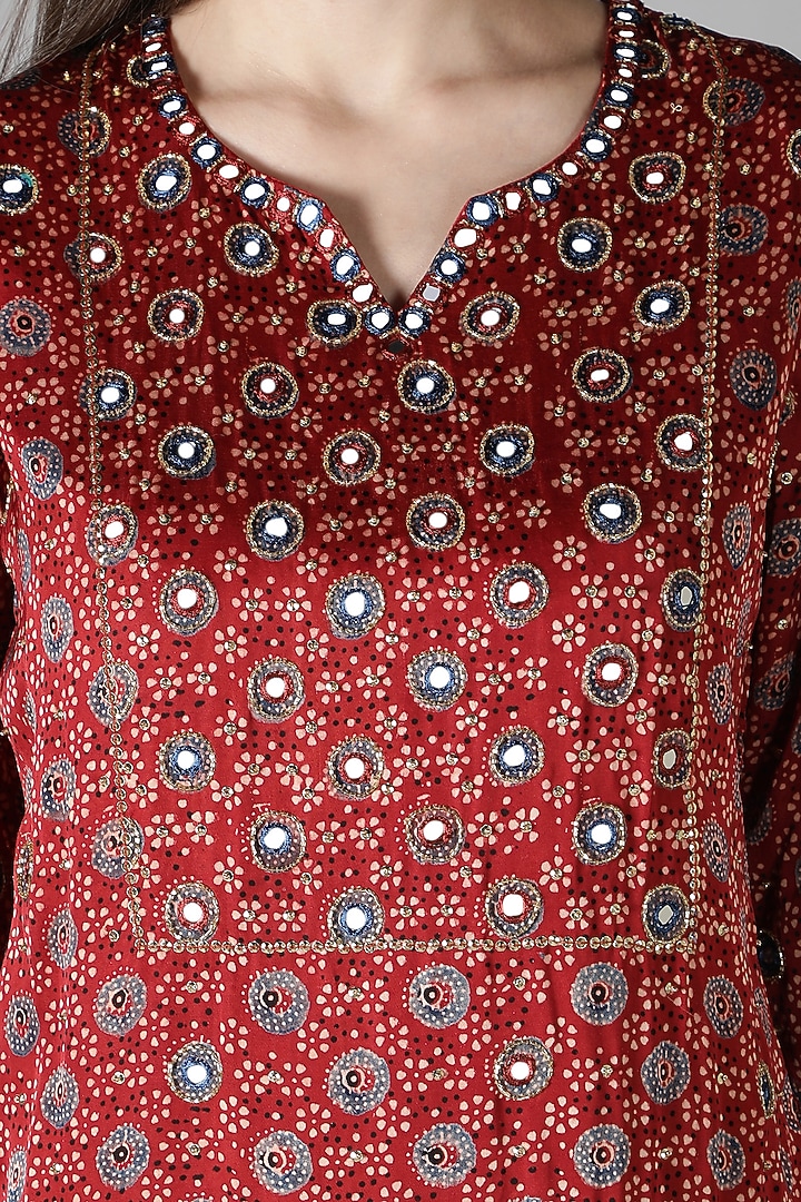 Red Silk Resham Handwork Kurta Set by Sheeshakari at Pernia's Pop Up Shop