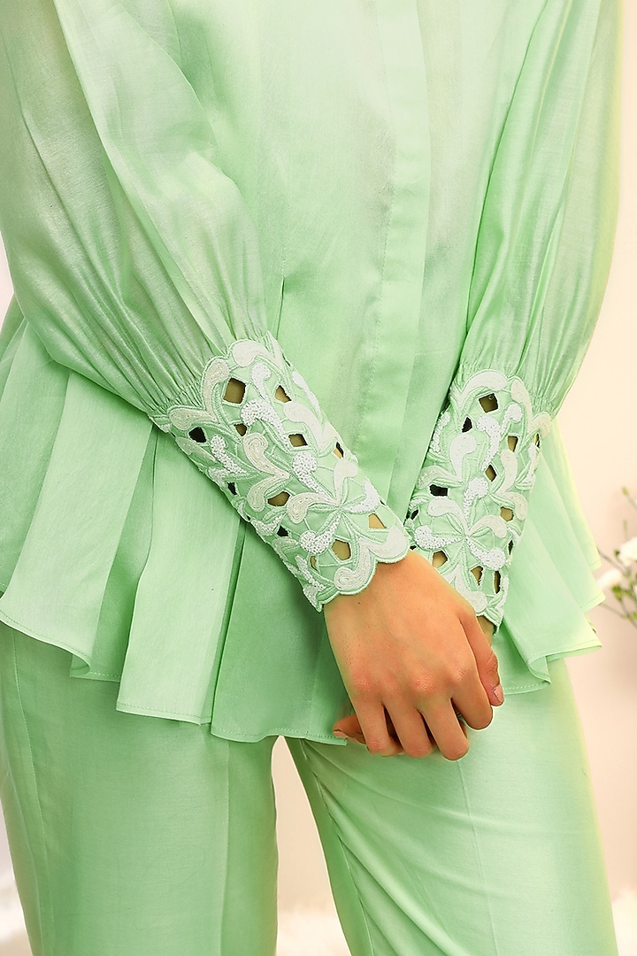 Kiwi Green Chanderi Silk Hand & Machine Embroidered Co-Ord Set by Sakshi Khetterpal at Pernia's Pop Up Shop