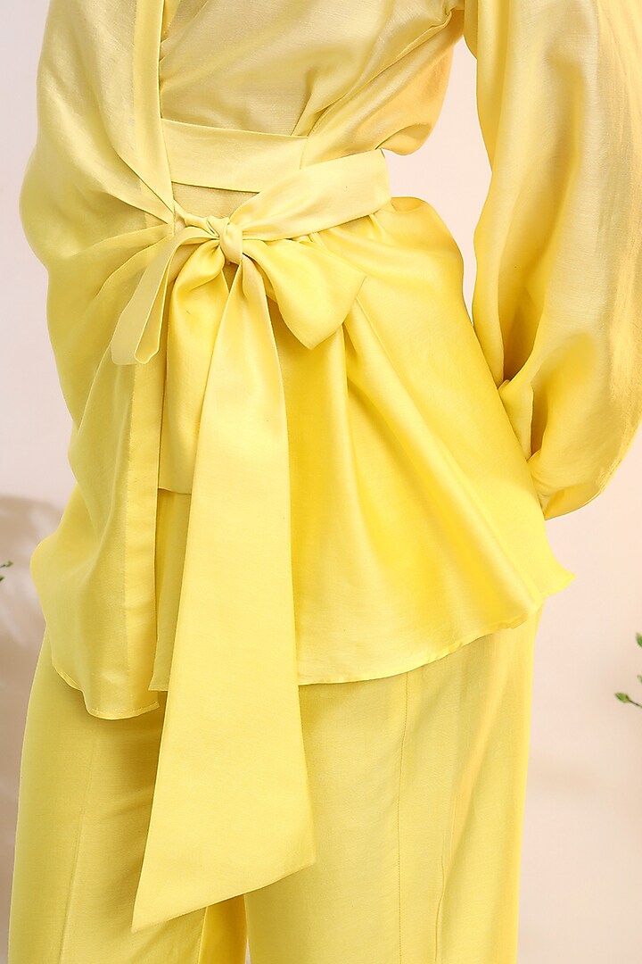 Citrus Yellow Chanderi Silk Hand & Machine Embroidered Co-Ord Set by Sakshi Khetterpal at Pernia's Pop Up Shop