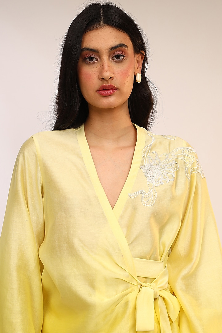 Citrus Yellow Chanderi Silk Hand & Machine Embroidered Co-Ord Set by Sakshi Khetterpal at Pernia's Pop Up Shop