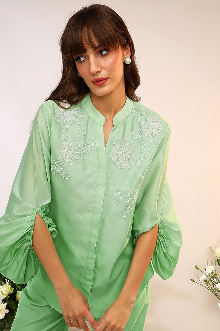 Kiwi Green Chanderi Silk Hand Embroidered Co-Ord Set by Sakshi Khetterpal at Pernia's Pop Up Shop
