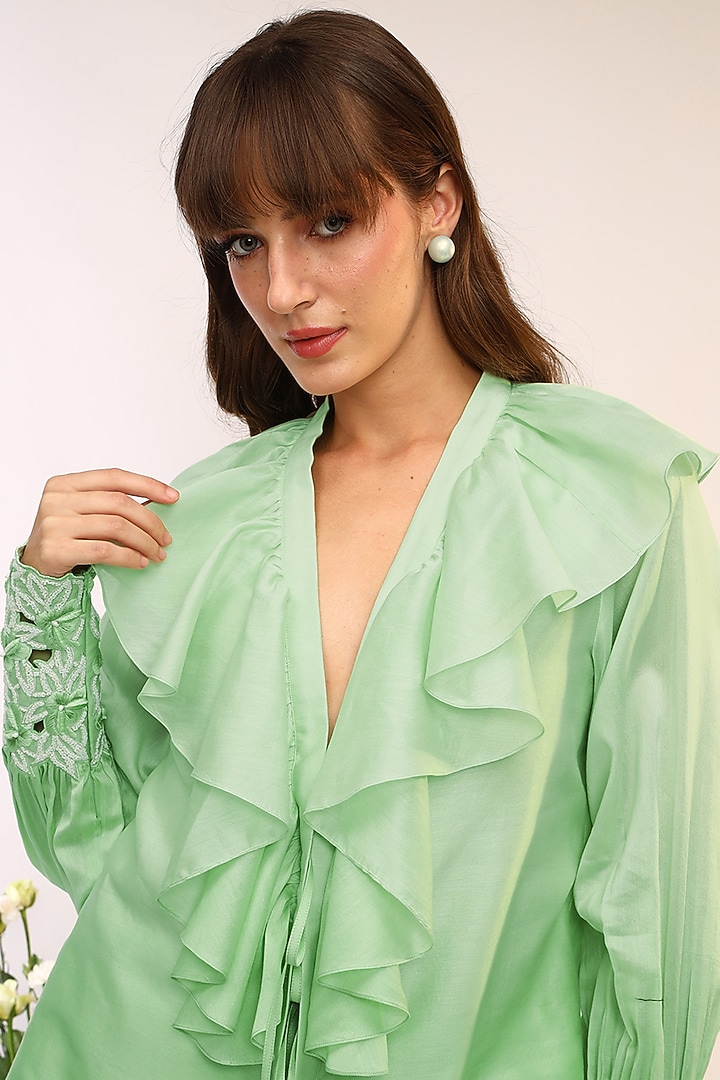 Kiwi Green Chanderi Silk Hand & Machine Embroidered Co-Ord Set by Sakshi Khetterpal at Pernia's Pop Up Shop