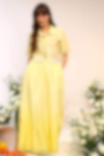 Citrus Yellow Chanderi Silk Gathered Skirt Set by Sakshi Khetterpal at Pernia's Pop Up Shop