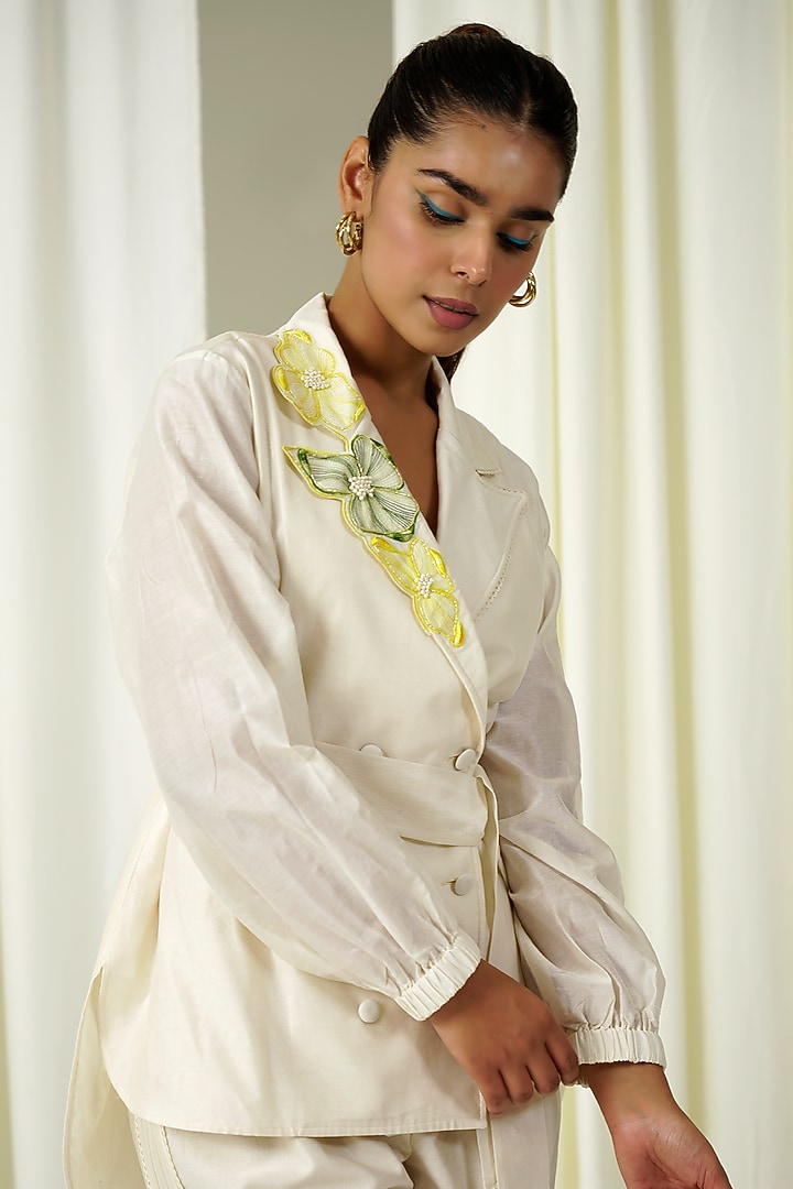 Ivory Chanderi Embroidered Blazer Set by Sakshi Khetterpal at Pernia's Pop Up Shop