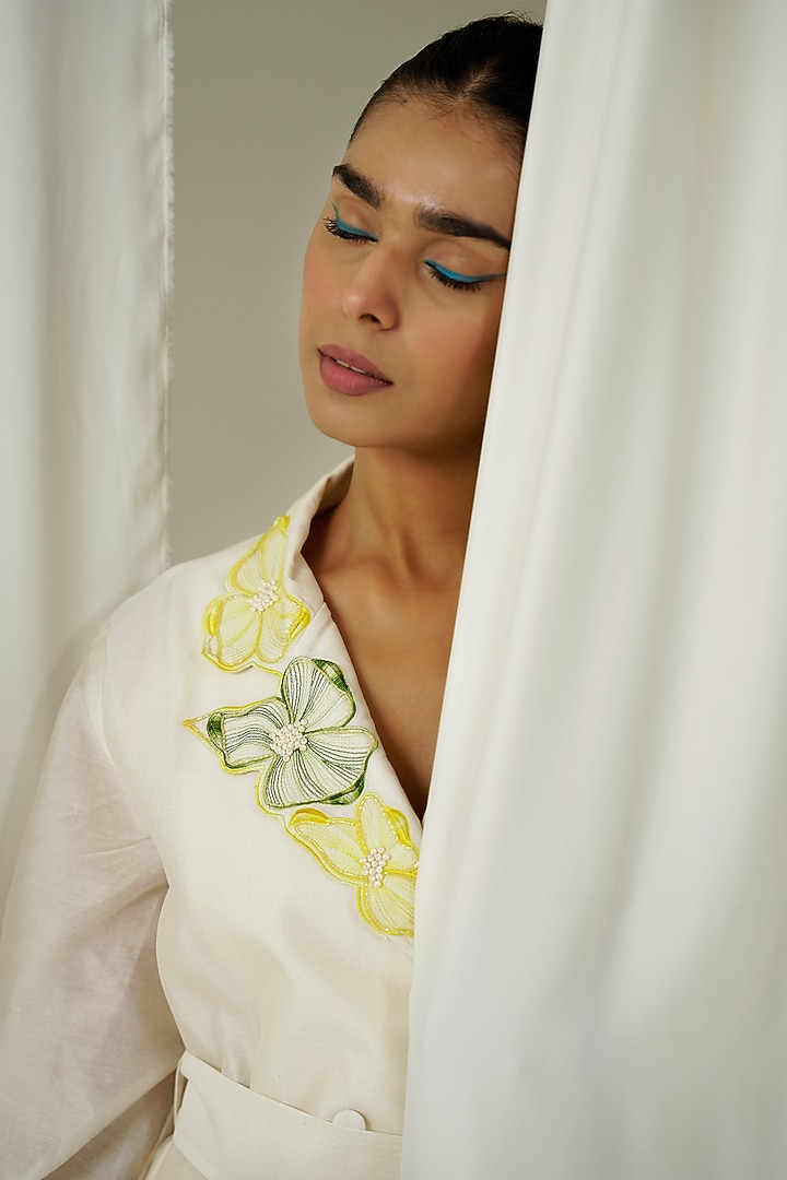 Ivory Chanderi Embroidered Blazer Set by Sakshi Khetterpal at Pernia's Pop Up Shop
