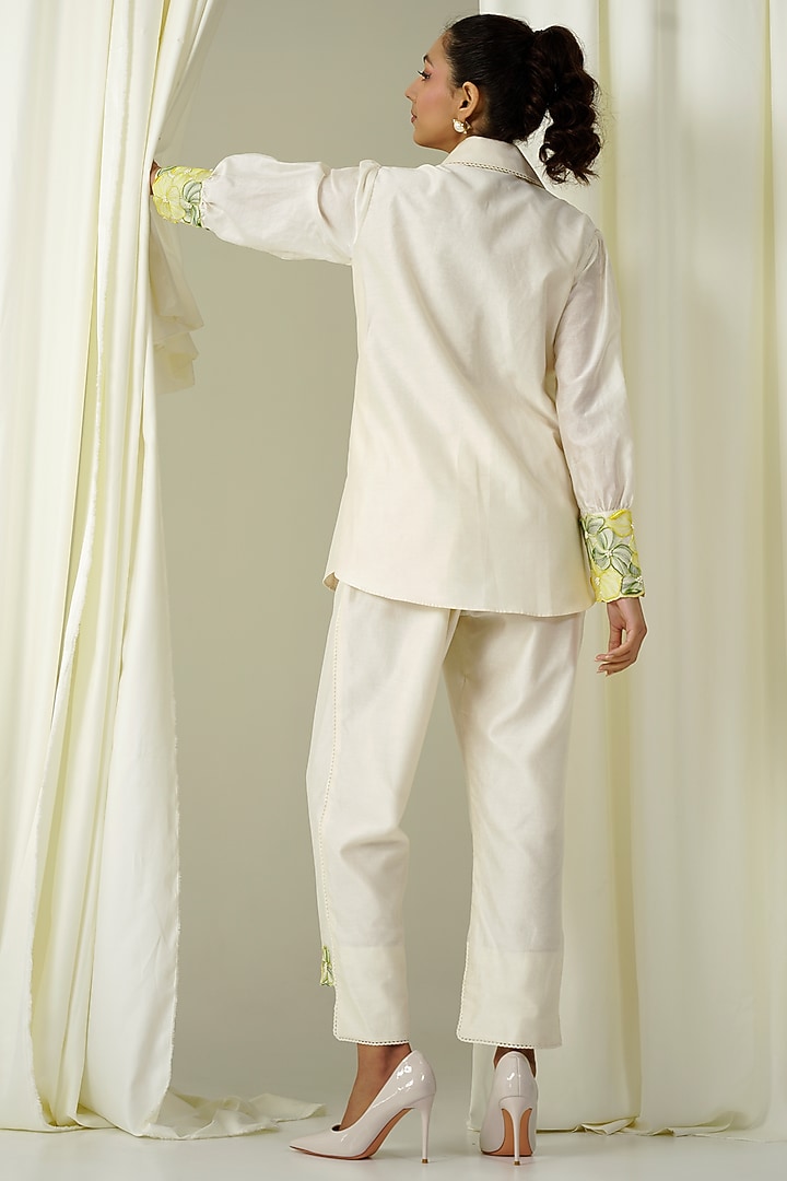 Ivory & Green Chanderi Embroidered Co-Ord Set by Sakshi Khetterpal at Pernia's Pop Up Shop