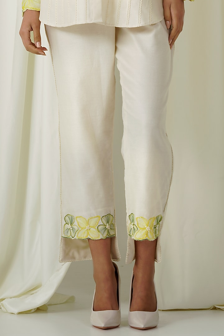 Ivory & Green Chanderi Embroidered Co-Ord Set by Sakshi Khetterpal at Pernia's Pop Up Shop