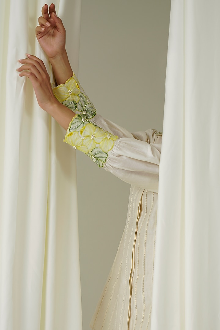 Ivory & Green Chanderi Embroidered Co-Ord Set by Sakshi Khetterpal at Pernia's Pop Up Shop