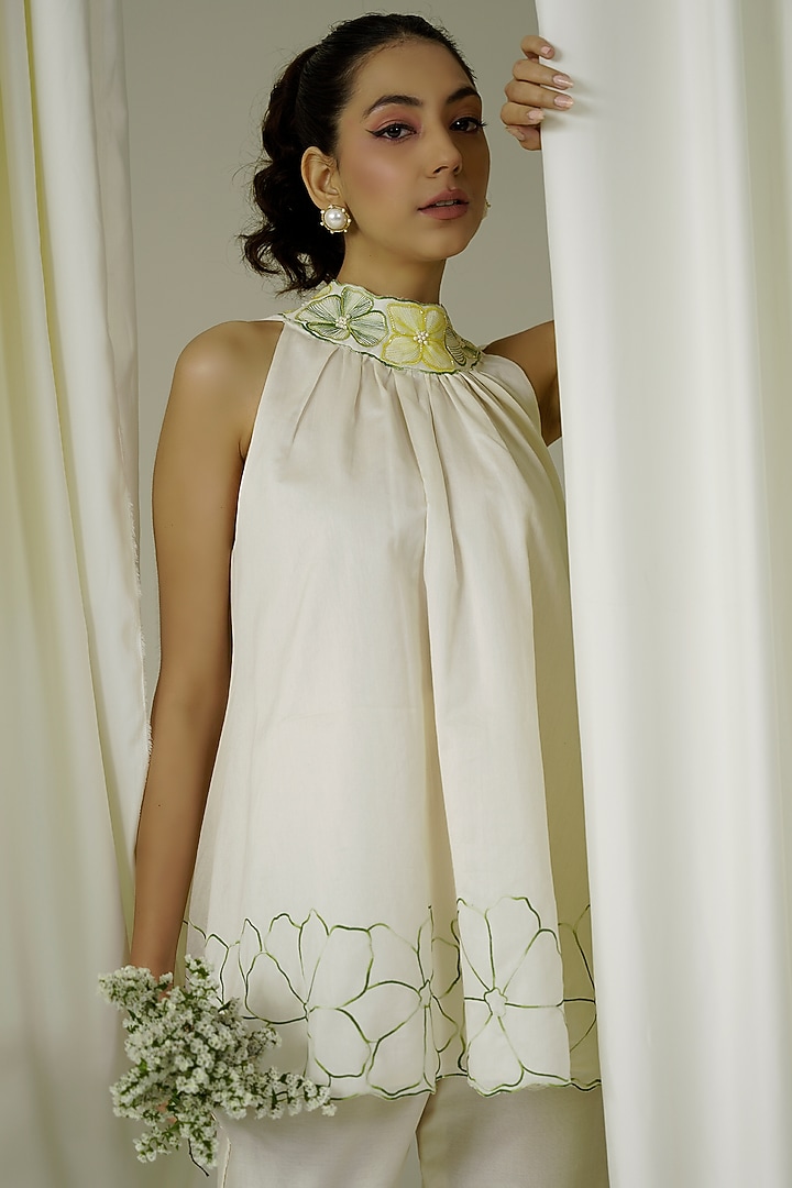 Ivory Chanderi Embroidered Pant Set by Sakshi Khetterpal at Pernia's Pop Up Shop