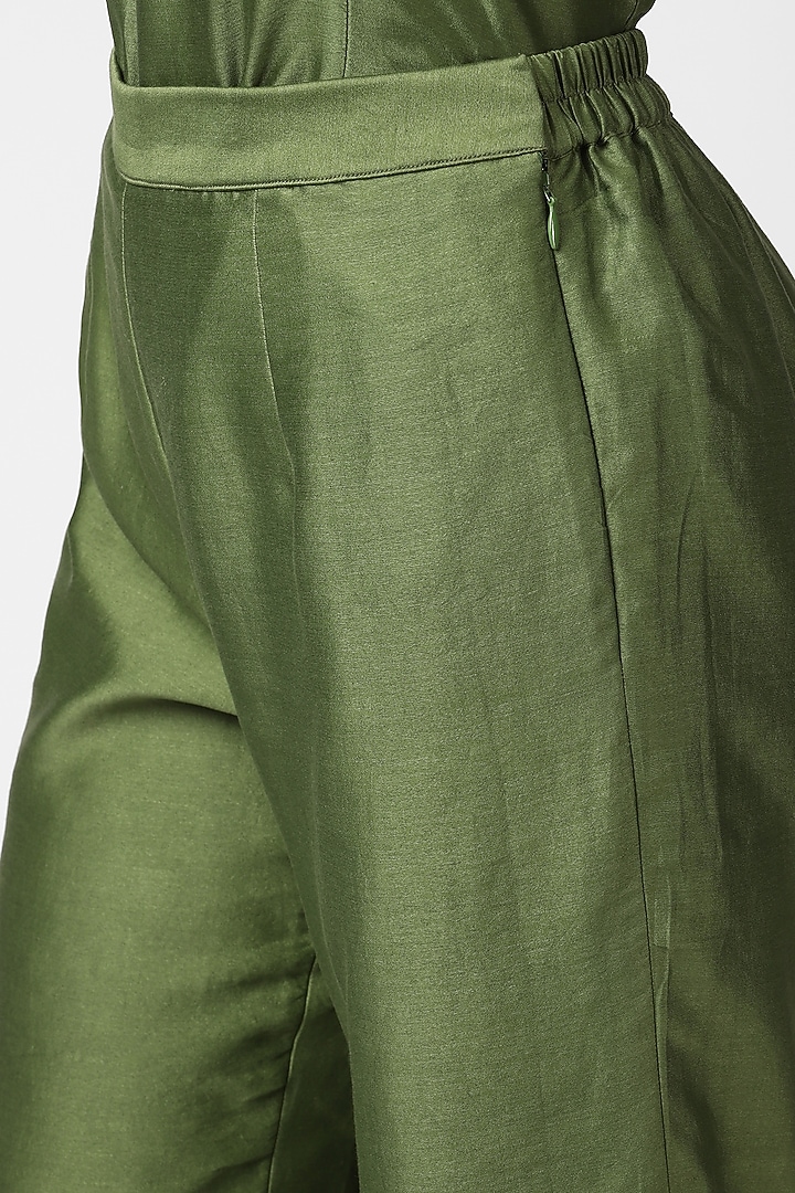 Olive Night Embroidered Cape Set by Sakshi Khetterpal at Pernia's Pop Up Shop