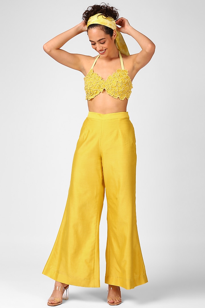 Sunshine Embroidered Cape Set by Sakshi Khetterpal at Pernia's Pop Up Shop