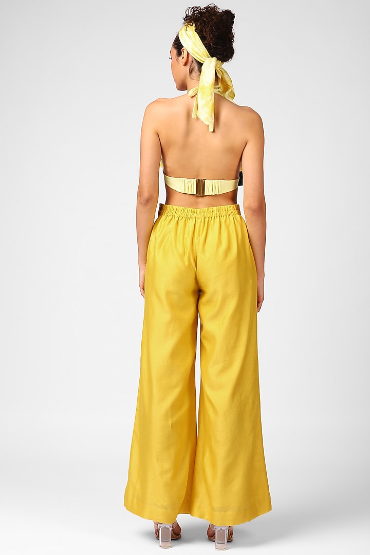 Sunshine Embroidered Cape Set by Sakshi Khetterpal at Pernia's Pop Up Shop