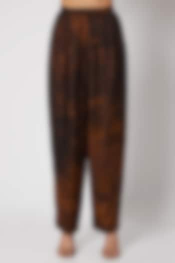 Brown Abstract Printed Trousers by Saaksha & Kinni