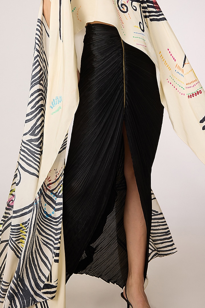 Multi-Colored Habutai Abstract Floral Printed Cape Set by Saaksha & Kinni at Pernia's Pop Up Shop