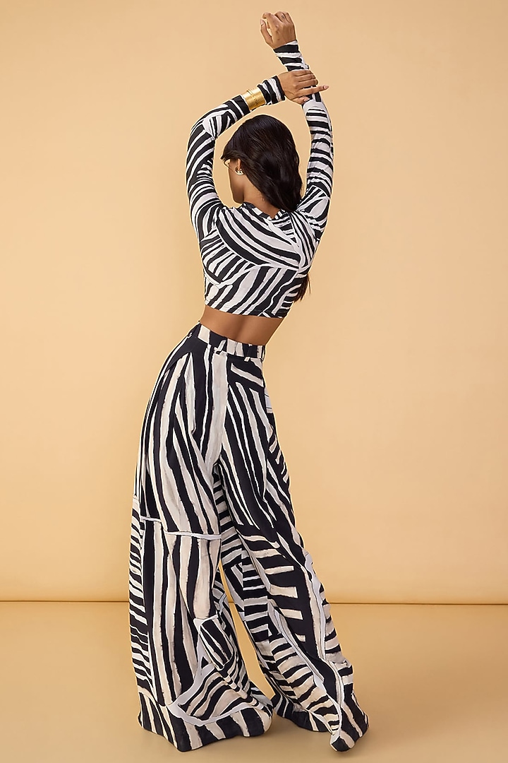 Black & White Lycra Abstract Stripe Printed Co-Ord Set by Saaksha & Kinni at Pernia's Pop Up Shop