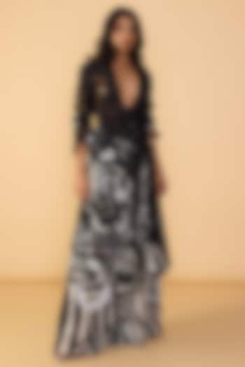 Black & White Poplin Abstract Stripe Printed Trench Coat Set by Saaksha & Kinni at Pernia's Pop Up Shop