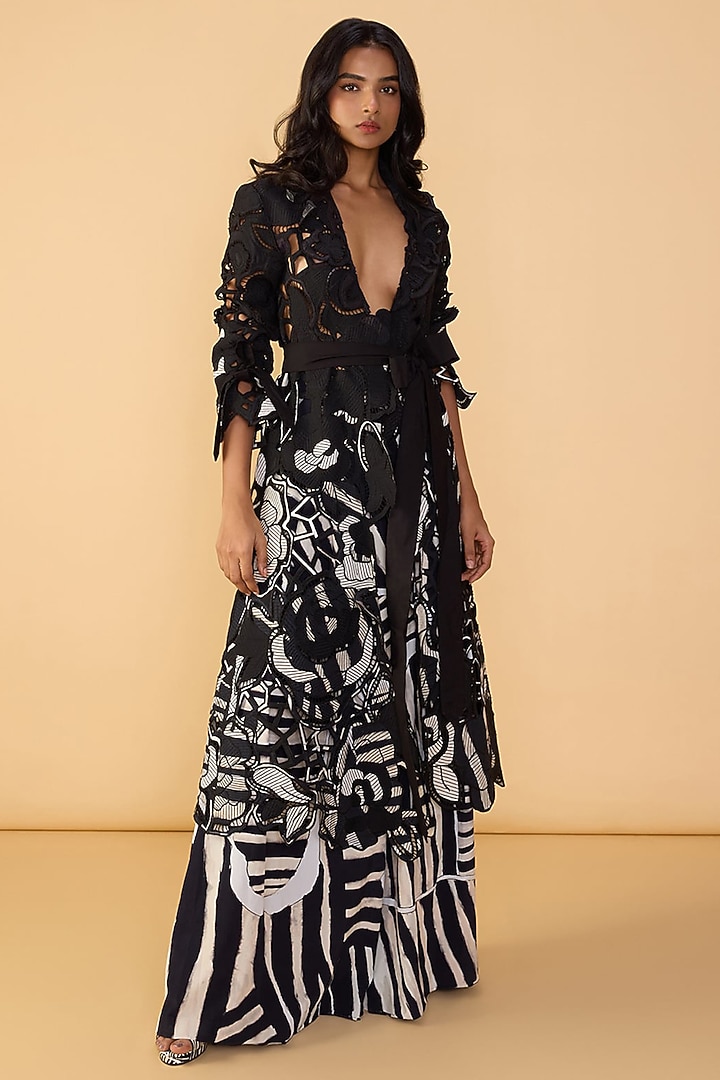 Black & White Poplin Abstract Stripe Printed Trench Coat Set by Saaksha & Kinni at Pernia's Pop Up Shop