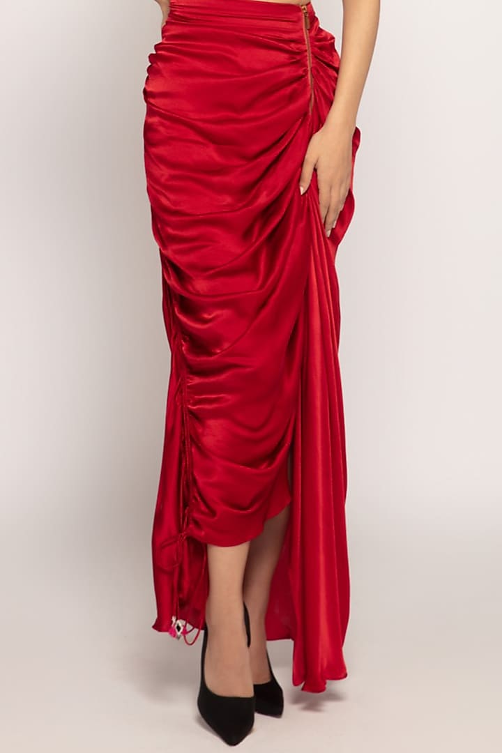 Red Chiffon Bandhani Printed Cape Set by Saaksha & Kinni at Pernia's Pop Up Shop