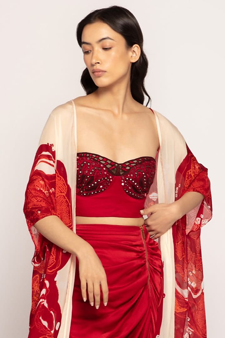 Red Chiffon Bandhani Printed Cape Set by Saaksha & Kinni at Pernia's Pop Up Shop
