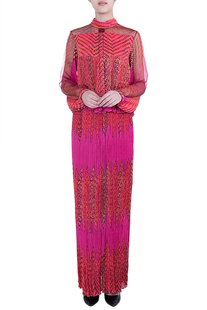 Pink Leheriya Printed Blouse by Saaksha & Kinni at Pernia's Pop Up Shop
