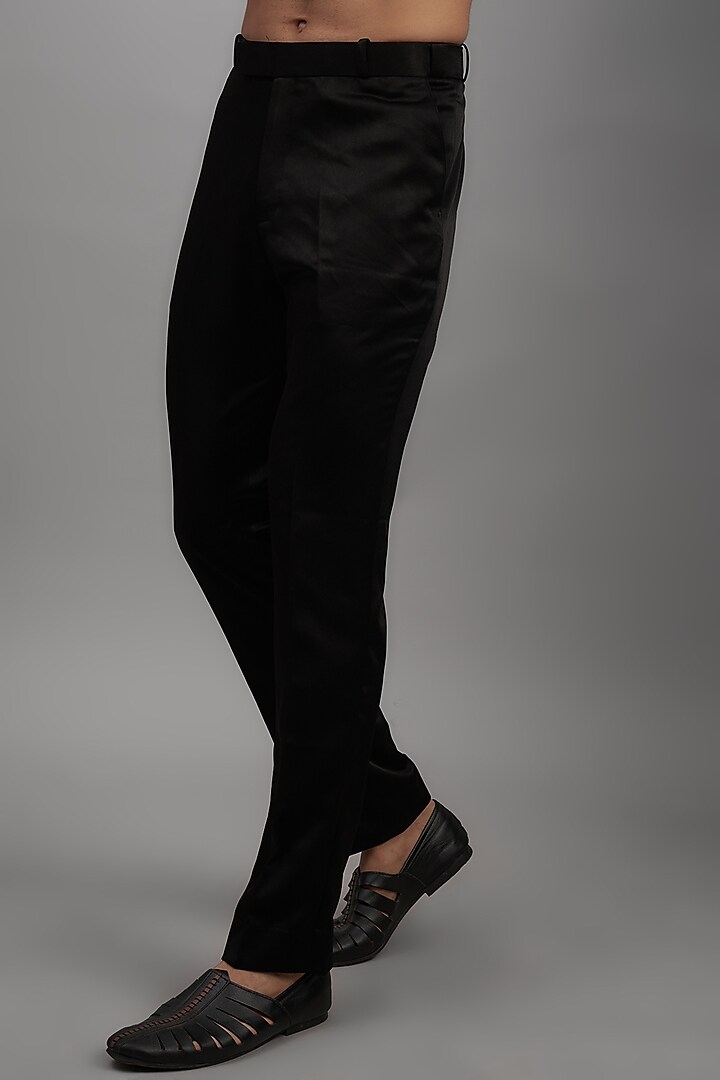 Black Silk Cotton Embroidered Kurta Set by SUHAIL HAFEEZ at Pernia's Pop Up Shop