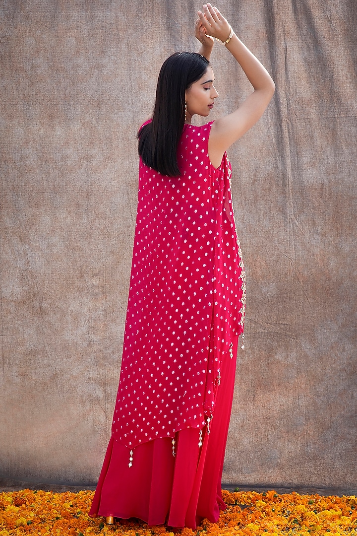 Rani Pink Embroidered Cape Set by Silky Bindra at Pernia's Pop Up Shop