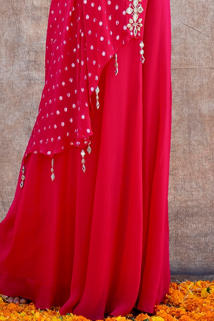 Rani Pink Embroidered Cape Set by Silky Bindra at Pernia's Pop Up Shop