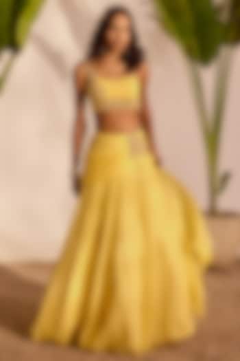 Butter Yellow Shimmer Chiffon & Organza Wedding Lehenga Set by Silky Bindra at Pernia's Pop Up Shop