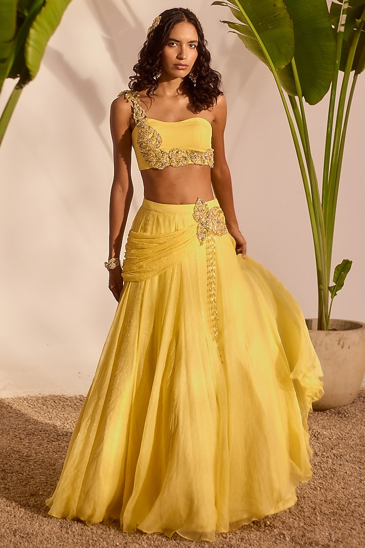 Butter Yellow Shimmer Chiffon & Organza Wedding Lehenga Set by Silky Bindra at Pernia's Pop Up Shop
