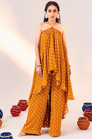 Yellow Georgette & Shantoon Co-Ord Set by Silky Bindra