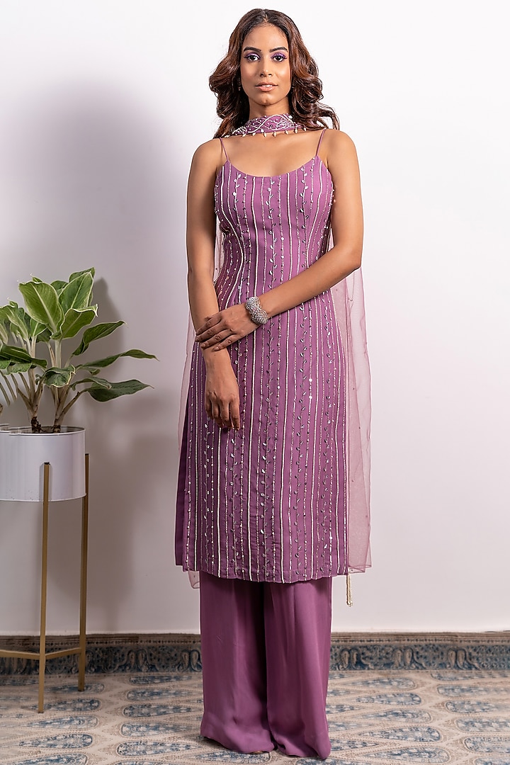 Purple Embroidered Kurta Set by Silky Bindra