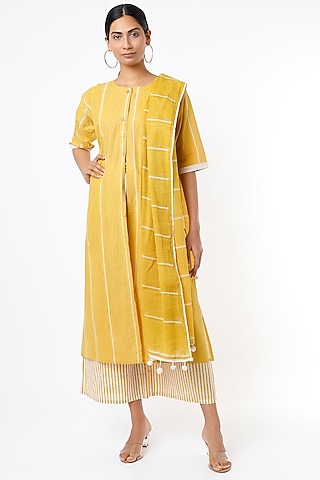 Yellow Block Printed Kurta Set by BANANA Labs