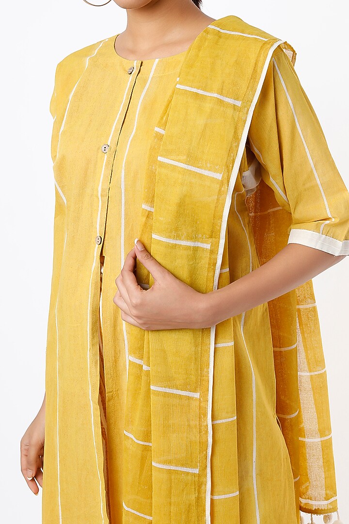 Yellow Block Printed Kurta Set by BANANA Labs at Pernia's Pop Up Shop