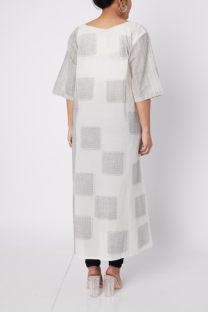 White & Black Checkered Kurta by Silk Waves at Pernia's Pop Up Shop