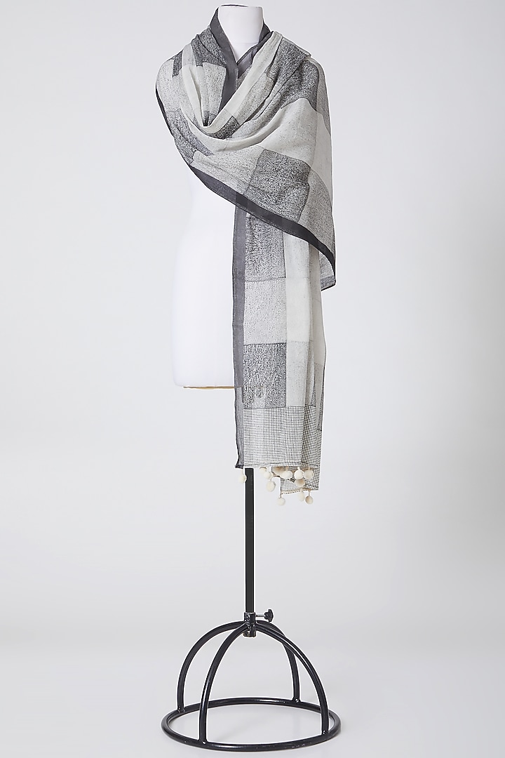 White & Black Printed Cotton Dupatta by Silk Waves at Pernia's Pop Up Shop