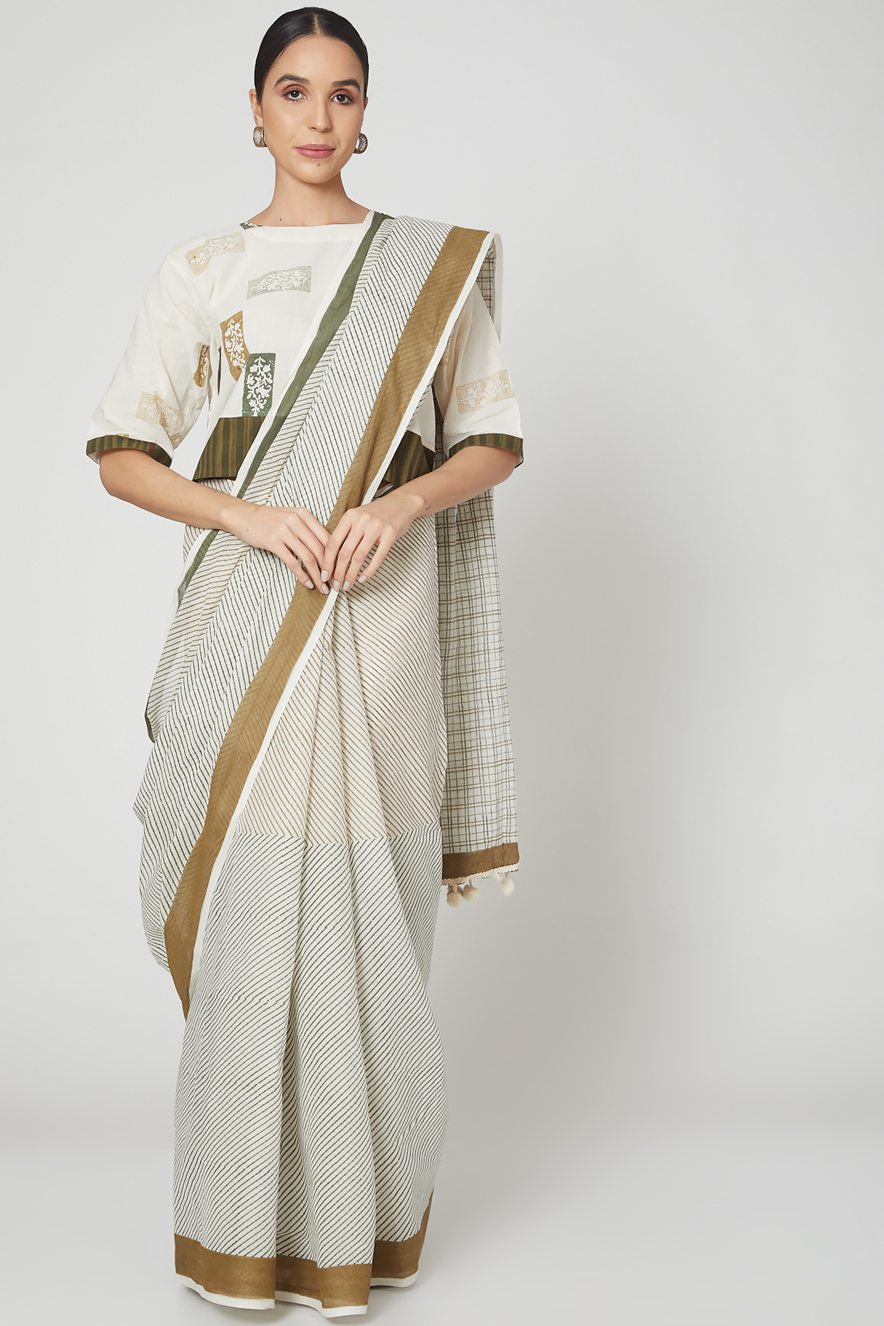 White Handblock Printed Festive Saree Set by BANANA Labs at Pernia's Pop Up Shop
