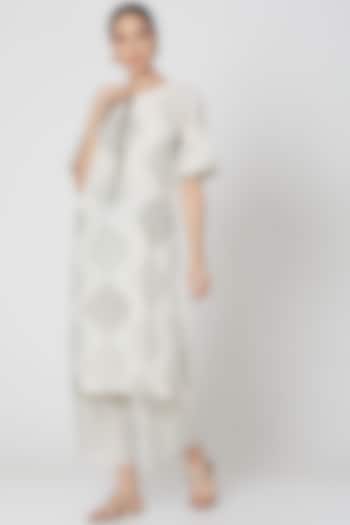Ivory Printed Kurta Set by BANANA Labs at Pernia's Pop Up Shop